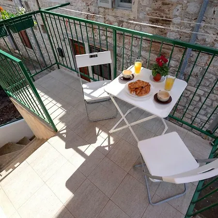 Lotti Stari Grad (Hvar)